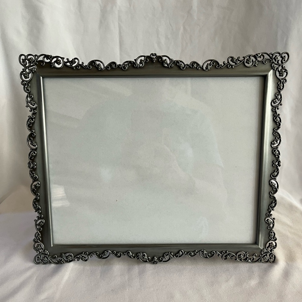 Malden 8x10 pewter picture frame